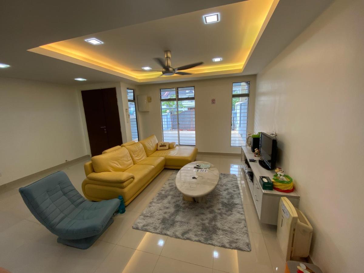 Entire Residential Home•Jia Residences Bkt Serdang沙登温暖的家 Seri Kembangan Esterno foto
