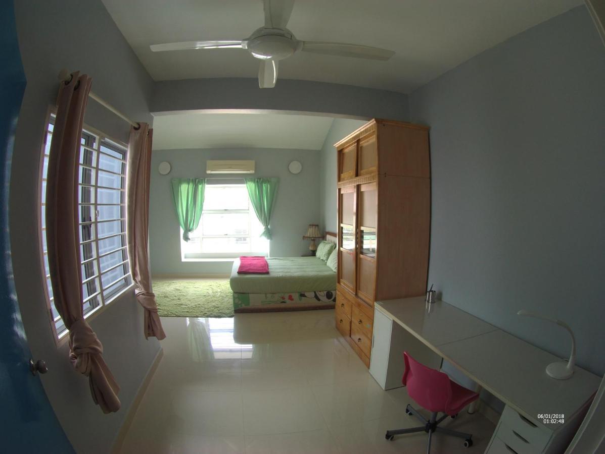 Entire Residential Home•Jia Residences Bkt Serdang沙登温暖的家 Seri Kembangan Esterno foto