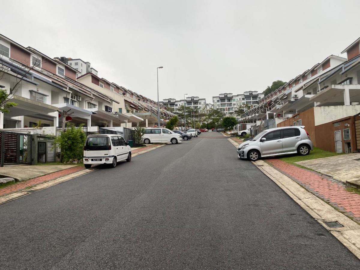 Entire Residential Home•Jia Residences Bkt Serdang沙登温暖的家 Seri Kembangan Esterno foto