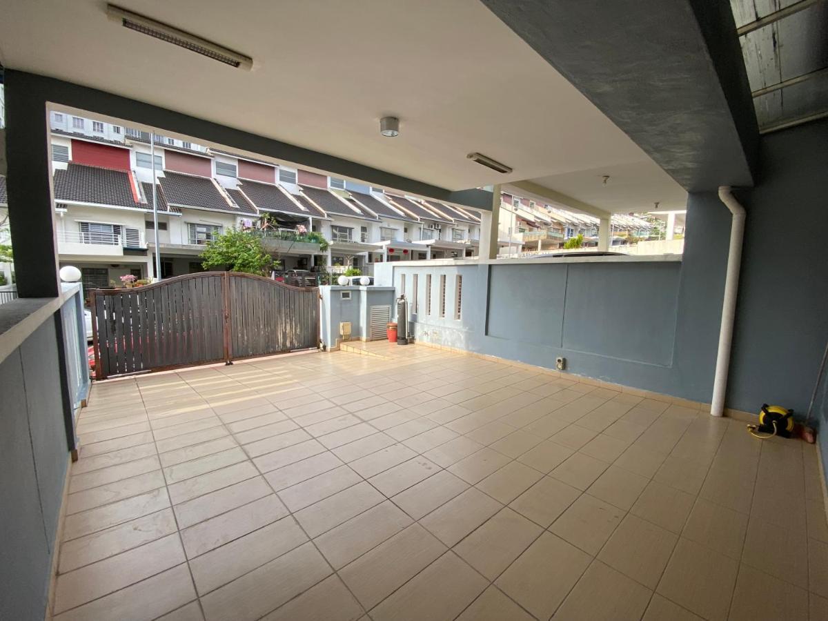 Entire Residential Home•Jia Residences Bkt Serdang沙登温暖的家 Seri Kembangan Esterno foto